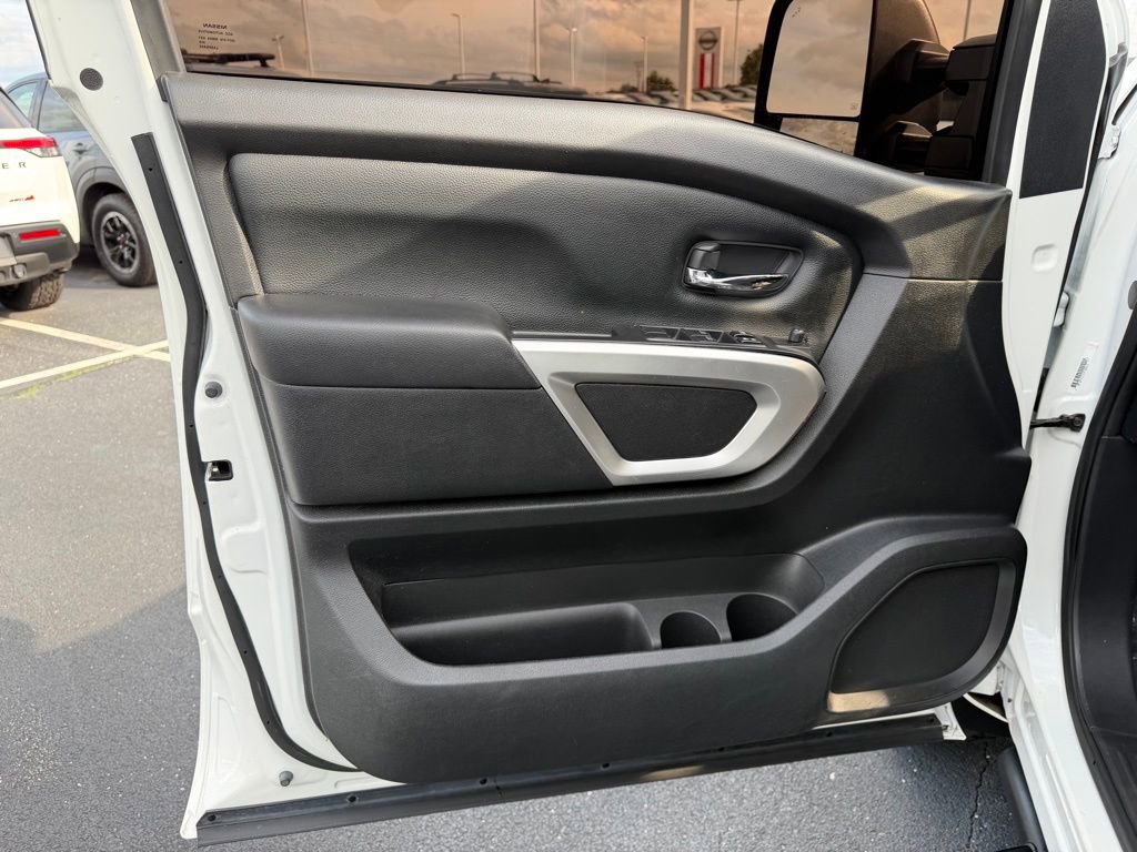 Used 2022 Nissan Titan SV AWD/4WD image 13