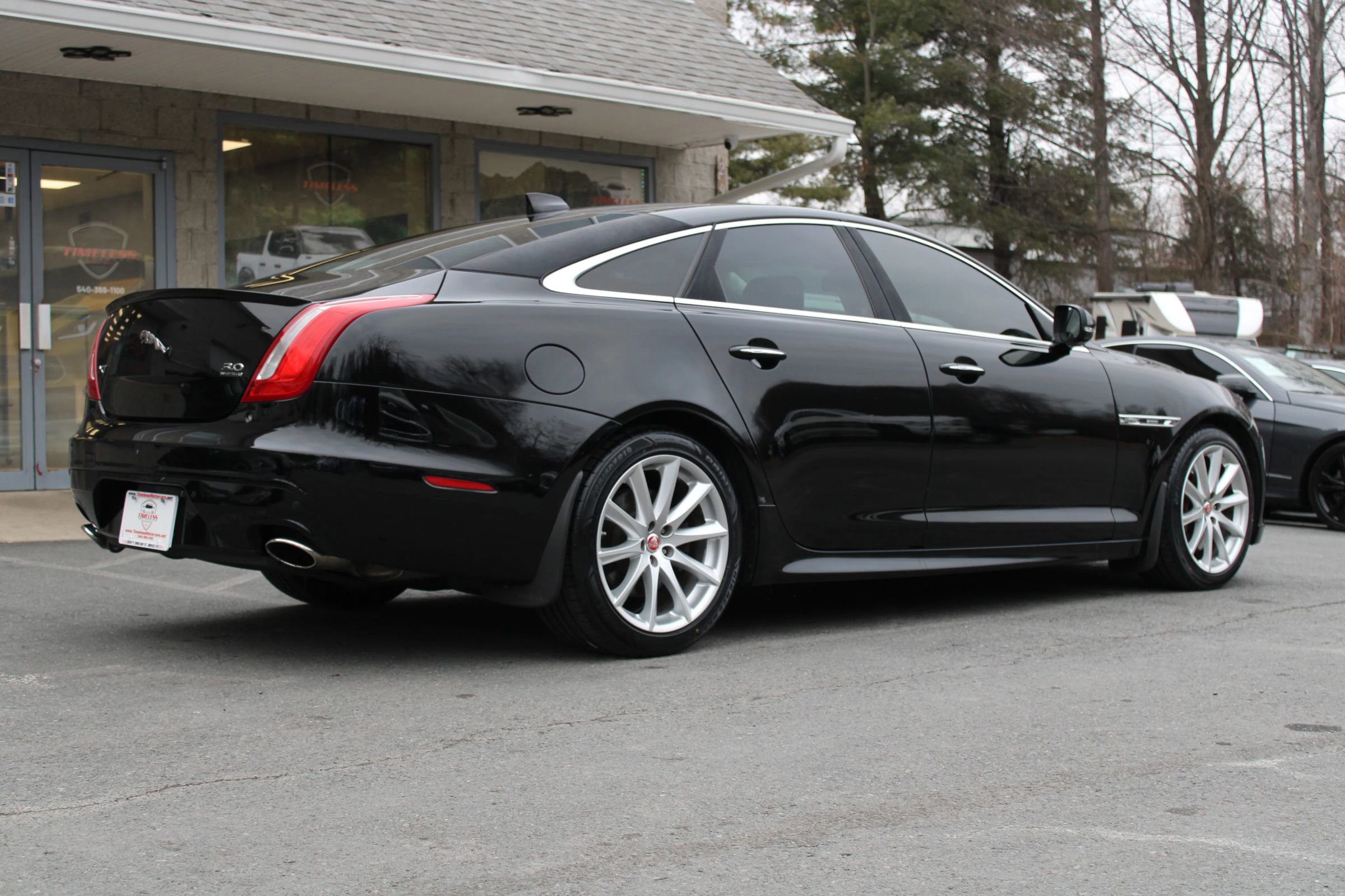 Used 2017 Jaguar XJ R-Sport AWD/4WD image 6