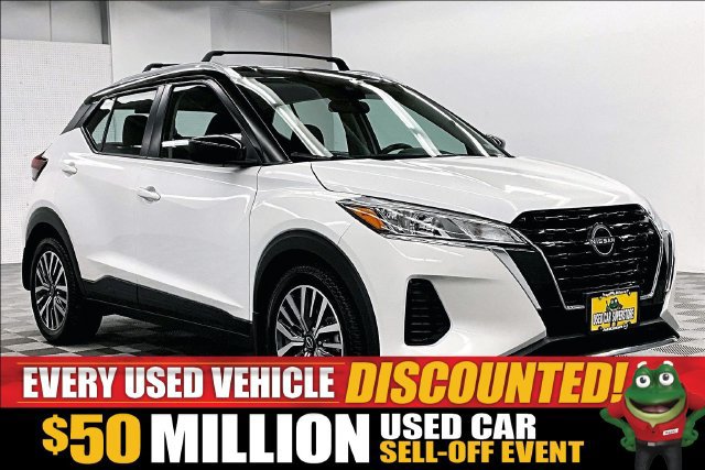 Used 2022 Nissan Kicks SV FWD image 1