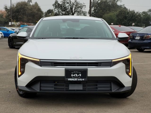 New 2025 Kia K4 LXS image 2