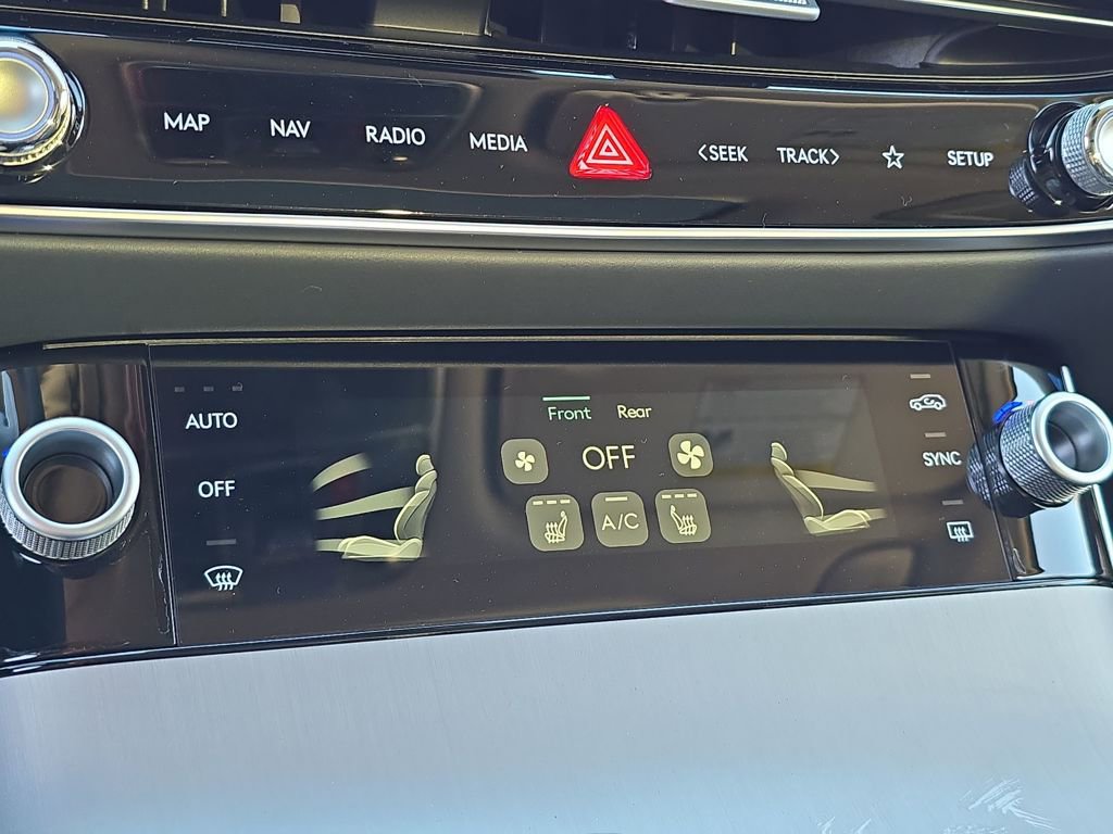 New 2026 Genesis GV70 2.5T Select image 18