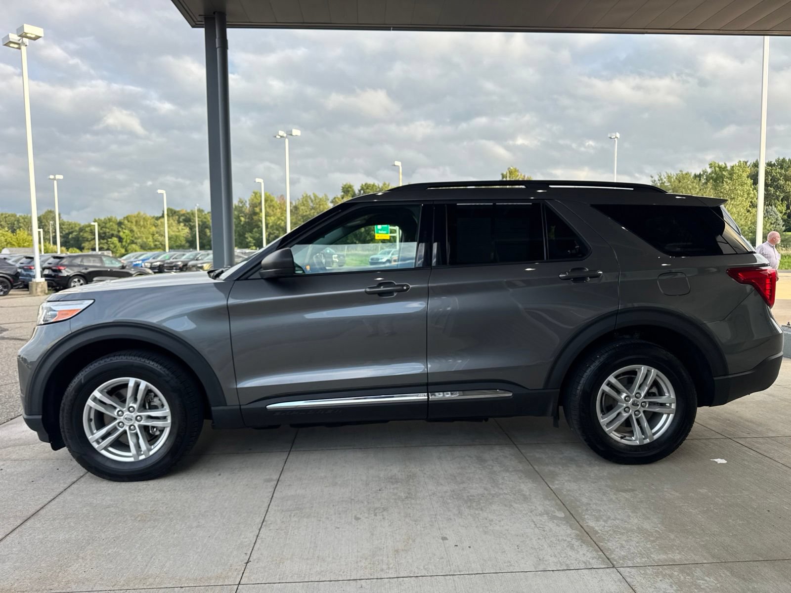 Certified 2024 Ford Explorer XLT w/ Equipment Group 202A AWD/4WD image 4