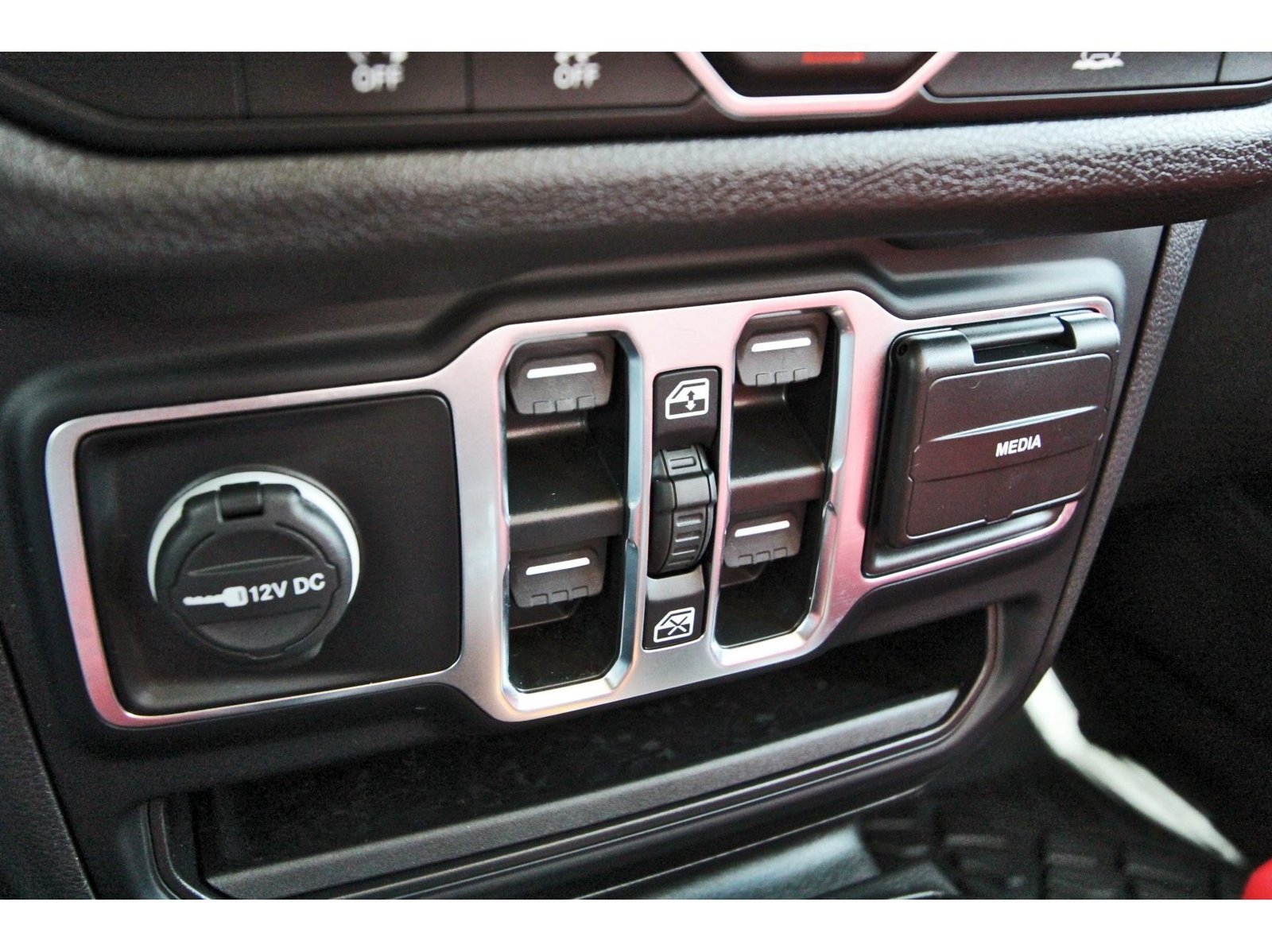 Used 2025 Jeep Gladiator Sport AWD/4WD image 28