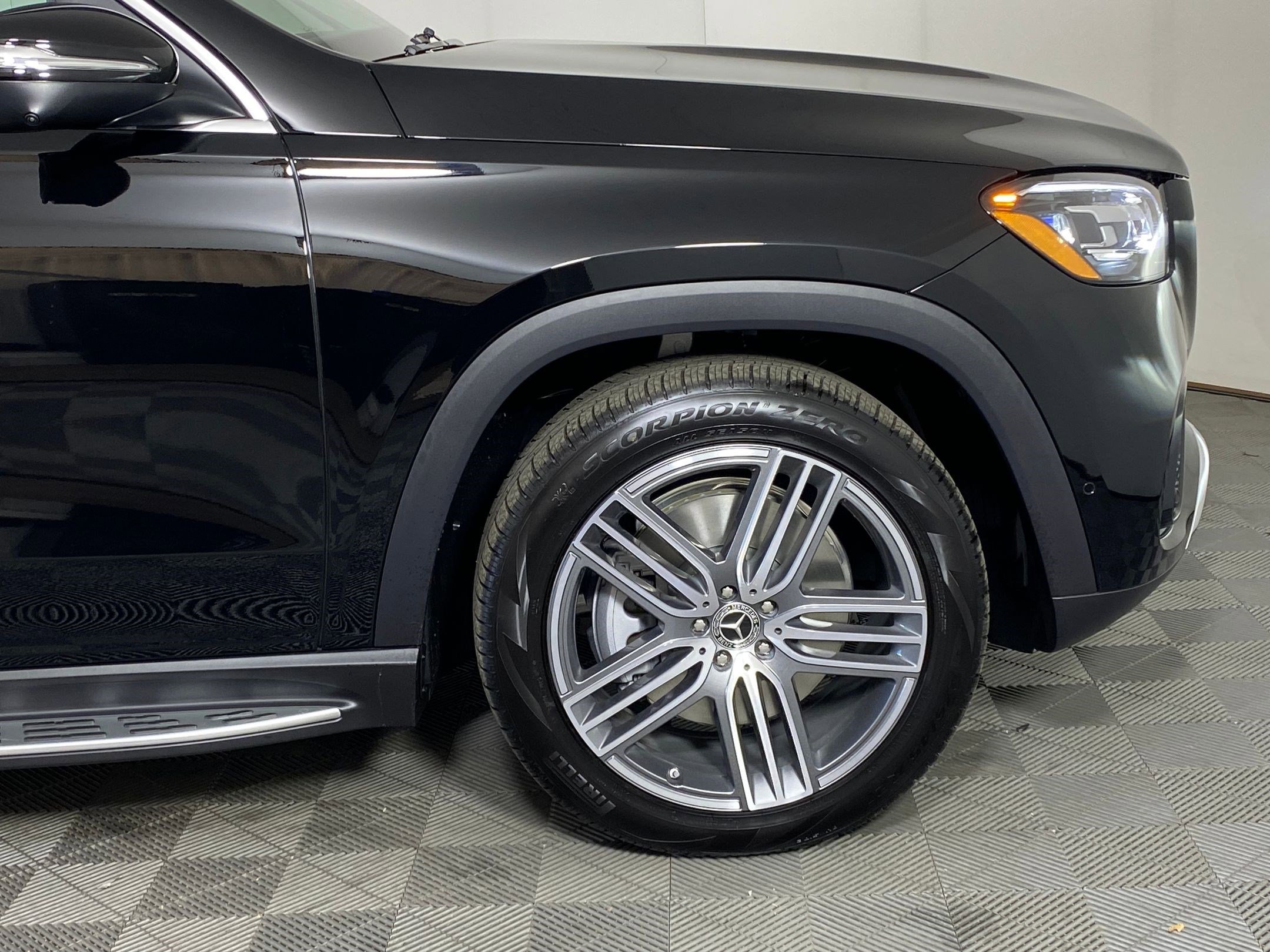 New 2026 Mercedes-Benz GLS 450 4MATIC image 10