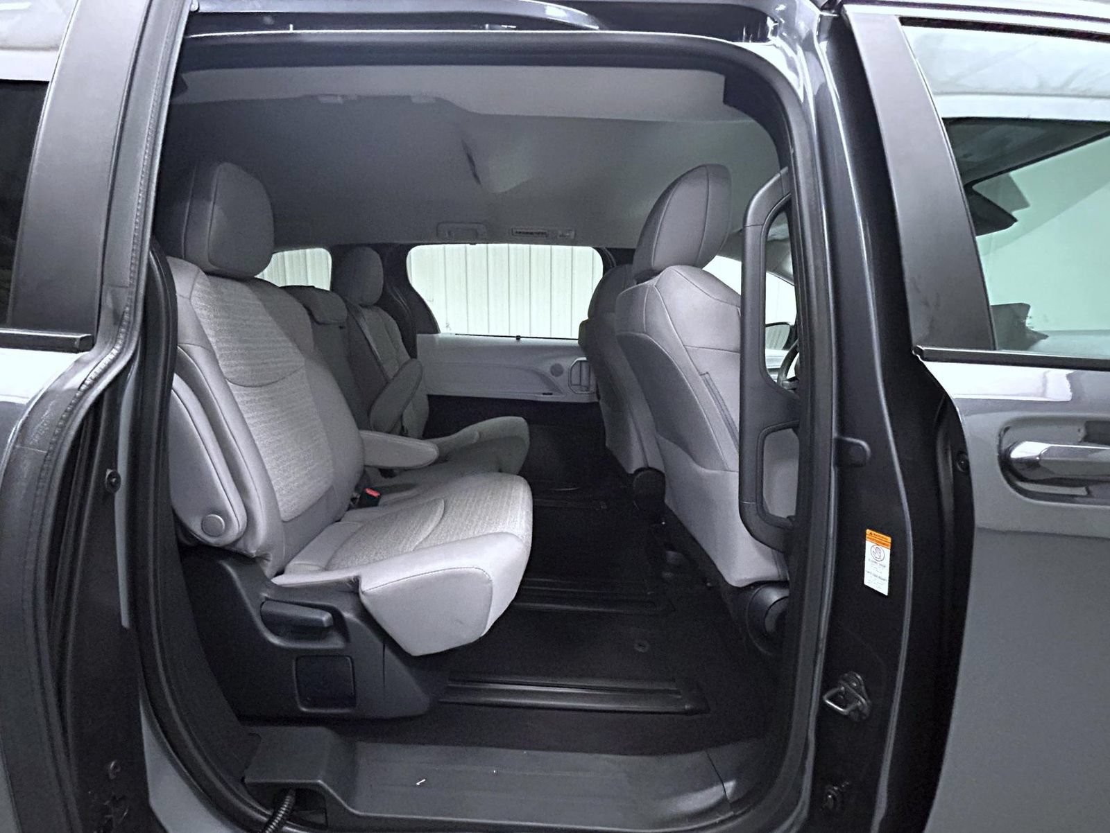 Used 2025 Toyota Sienna LE FWD image 17