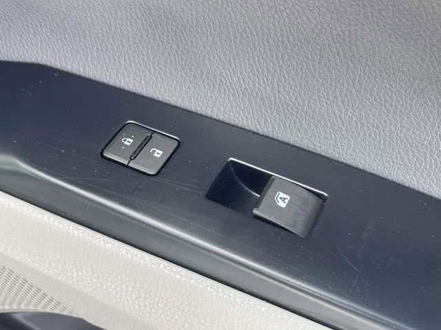 Used 2019 Toyota Camry LE FWD image 13