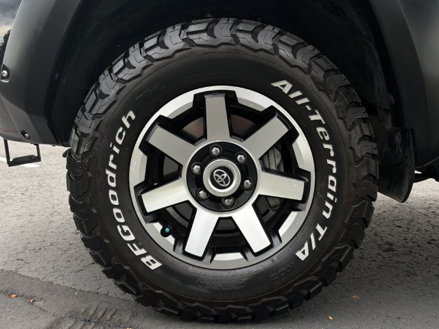 Used 2024 Toyota 4Runner TRD Off-Road Premium w/ Moonroof Package AWD/4WD image 26
