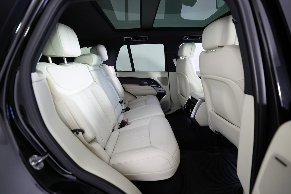 Used 2024 Land Rover Range Rover SE image 11