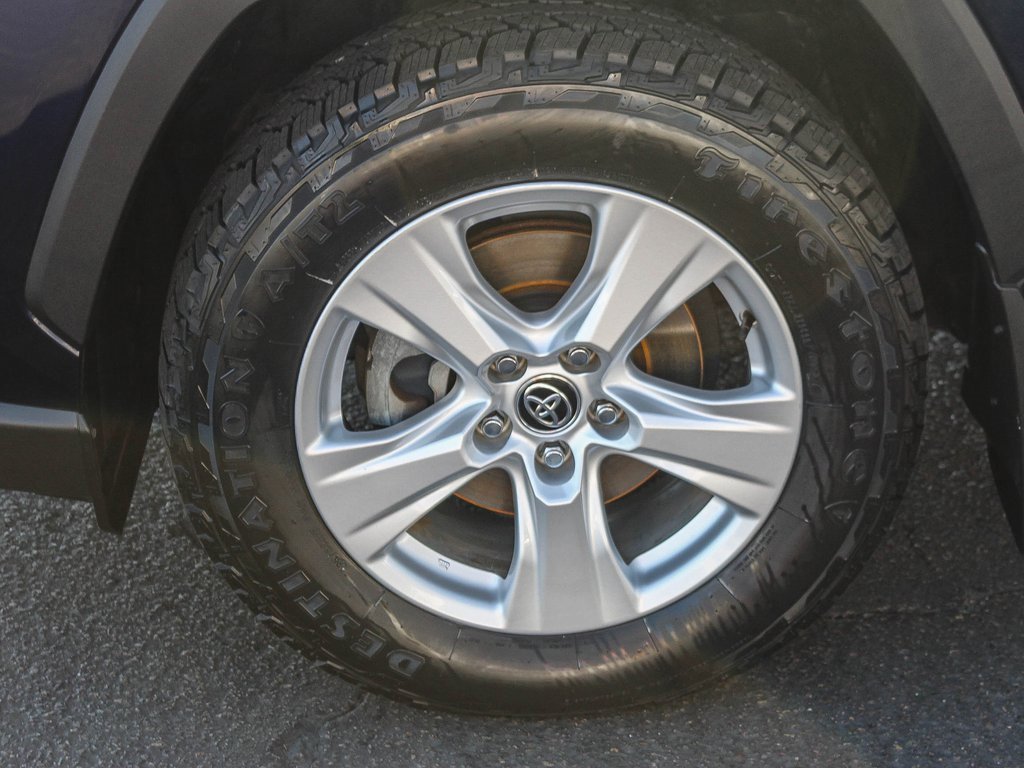 Used 2021 Toyota RAV4 XLE image 6