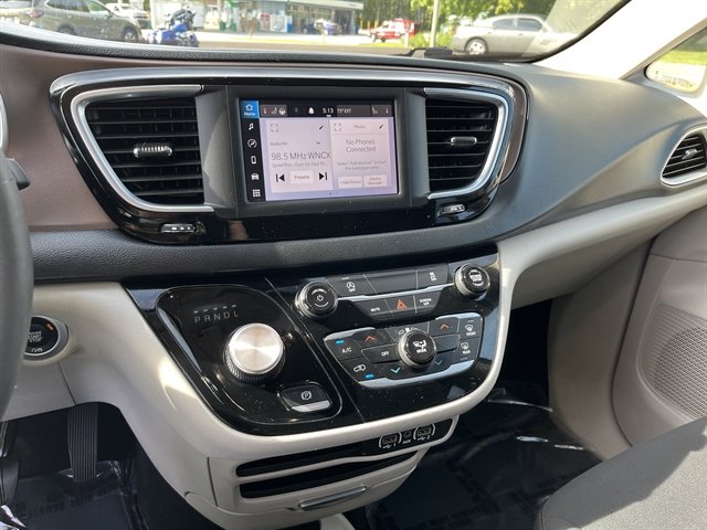 Used 2023 Chrysler Voyager LX FWD image 27