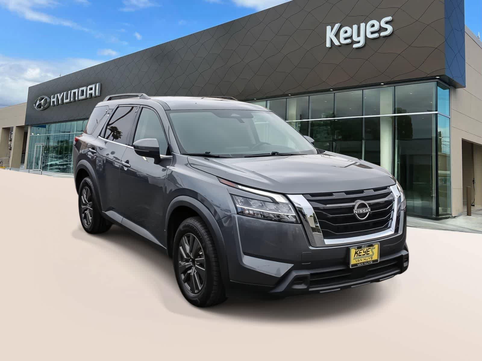 Used 2022 Nissan Pathfinder SV FWD image 3