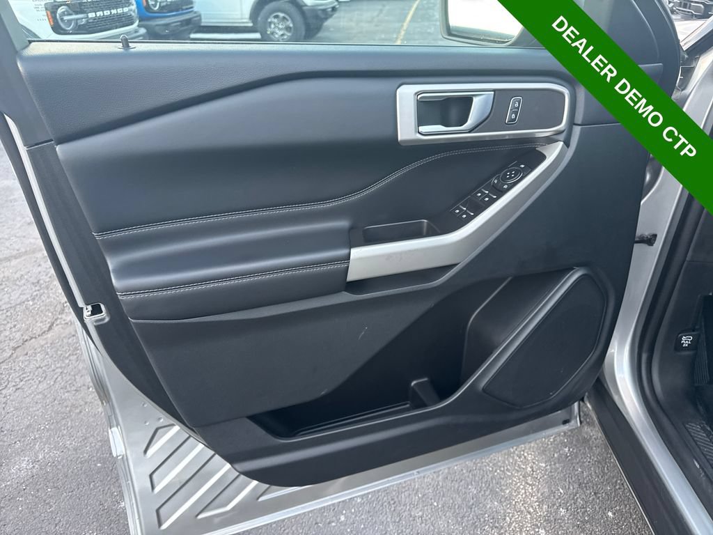 Used 2023 Ford Explorer XLT AWD/4WD image 26