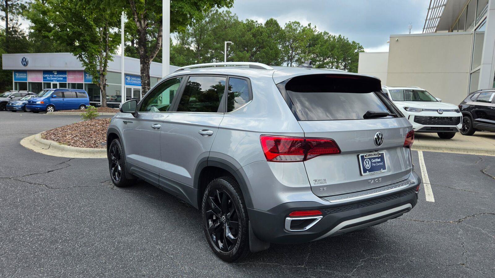 Certified 2023 Volkswagen Taos SE w/ Panoramic Sunroof Package FWD image 3