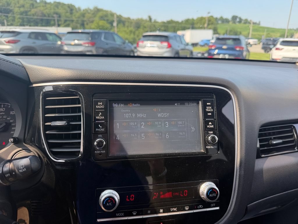 Used 2020 Mitsubishi Outlander SE AWD/4WD image 19
