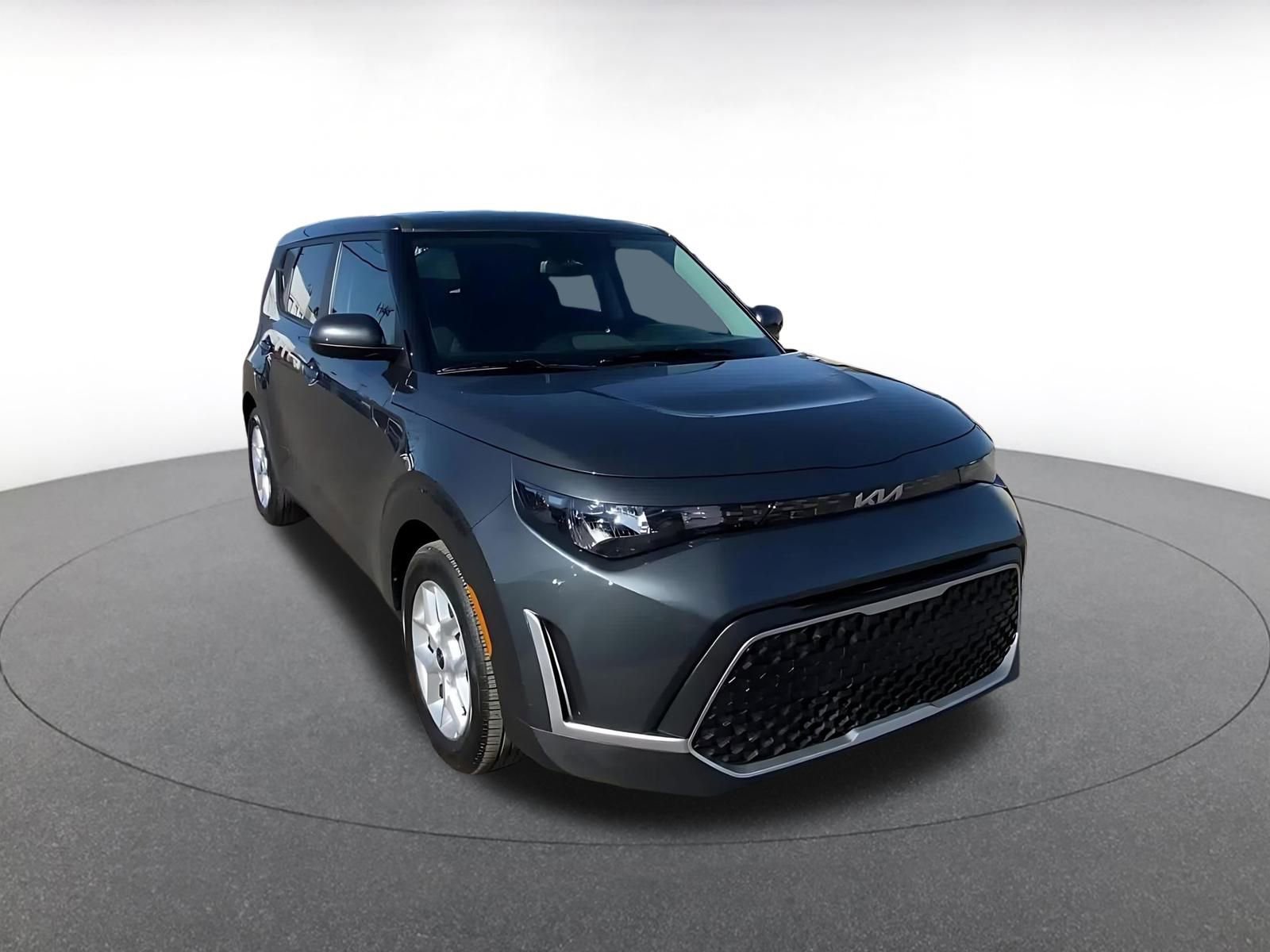 Used 2025 Kia Soul LX w/ LX Technology Package image 3