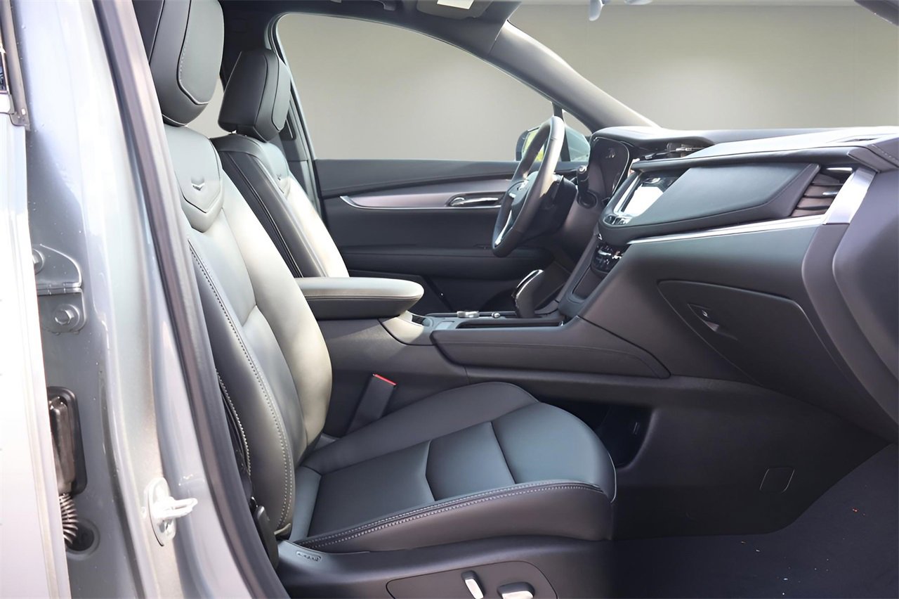New 2025 Cadillac XT6 Luxury image 22