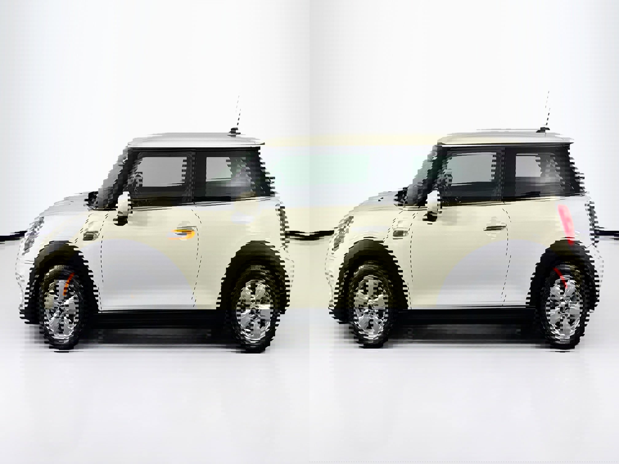 Used 2019 MINI Cooper 2-Door Hardtop image 7