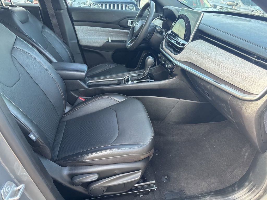 Used 2023 Jeep Compass Latitude AWD/4WD image 41