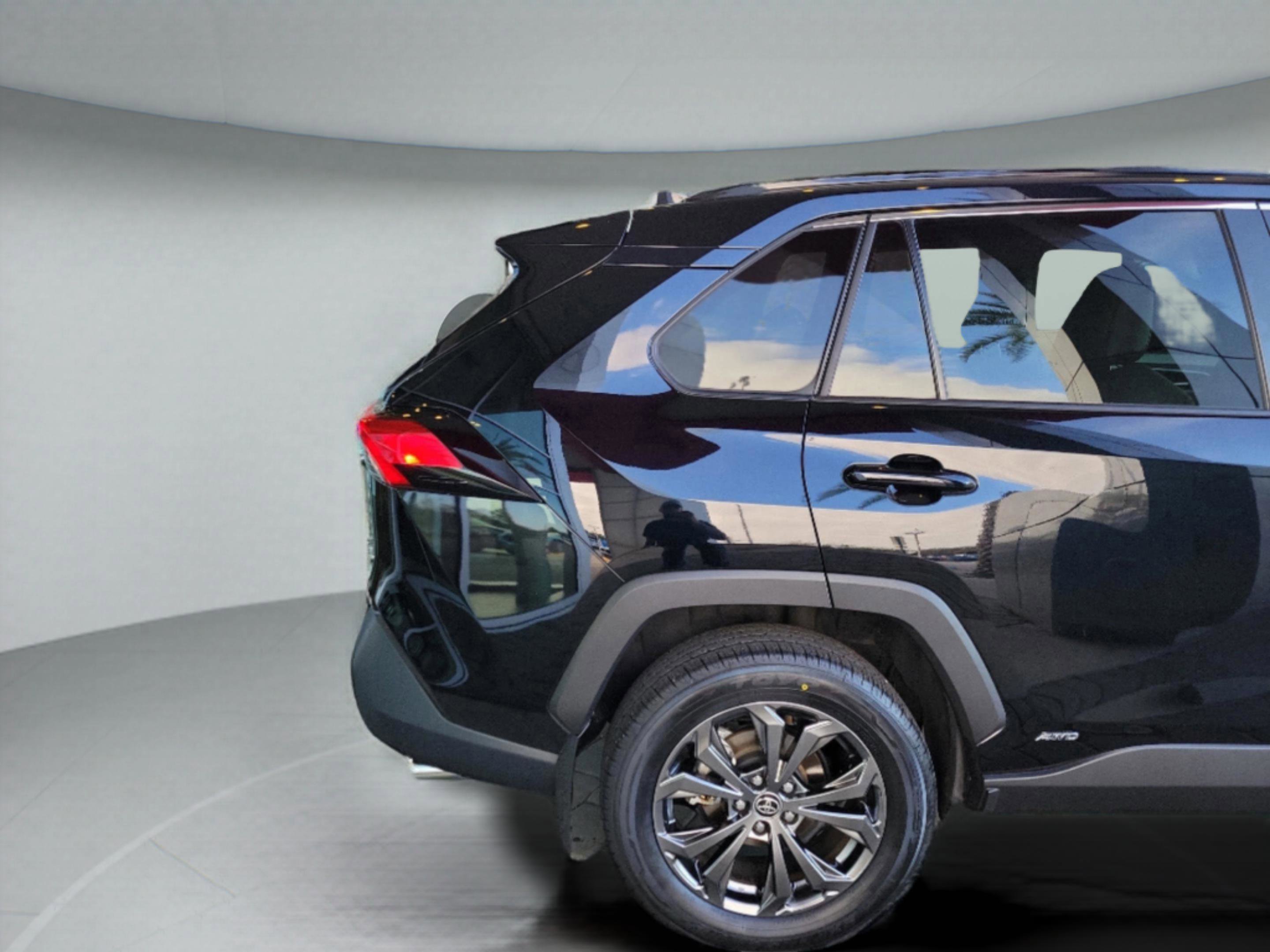 Certified 2022 Toyota RAV4 XLE Premium image 26