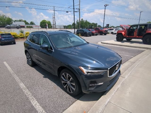 Used 2022 Volvo XC60 B5 Momentum w/ Climate Package FWD image 3