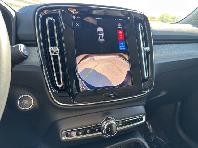 Certified 2025 Volvo XC40 B5 Core image 23