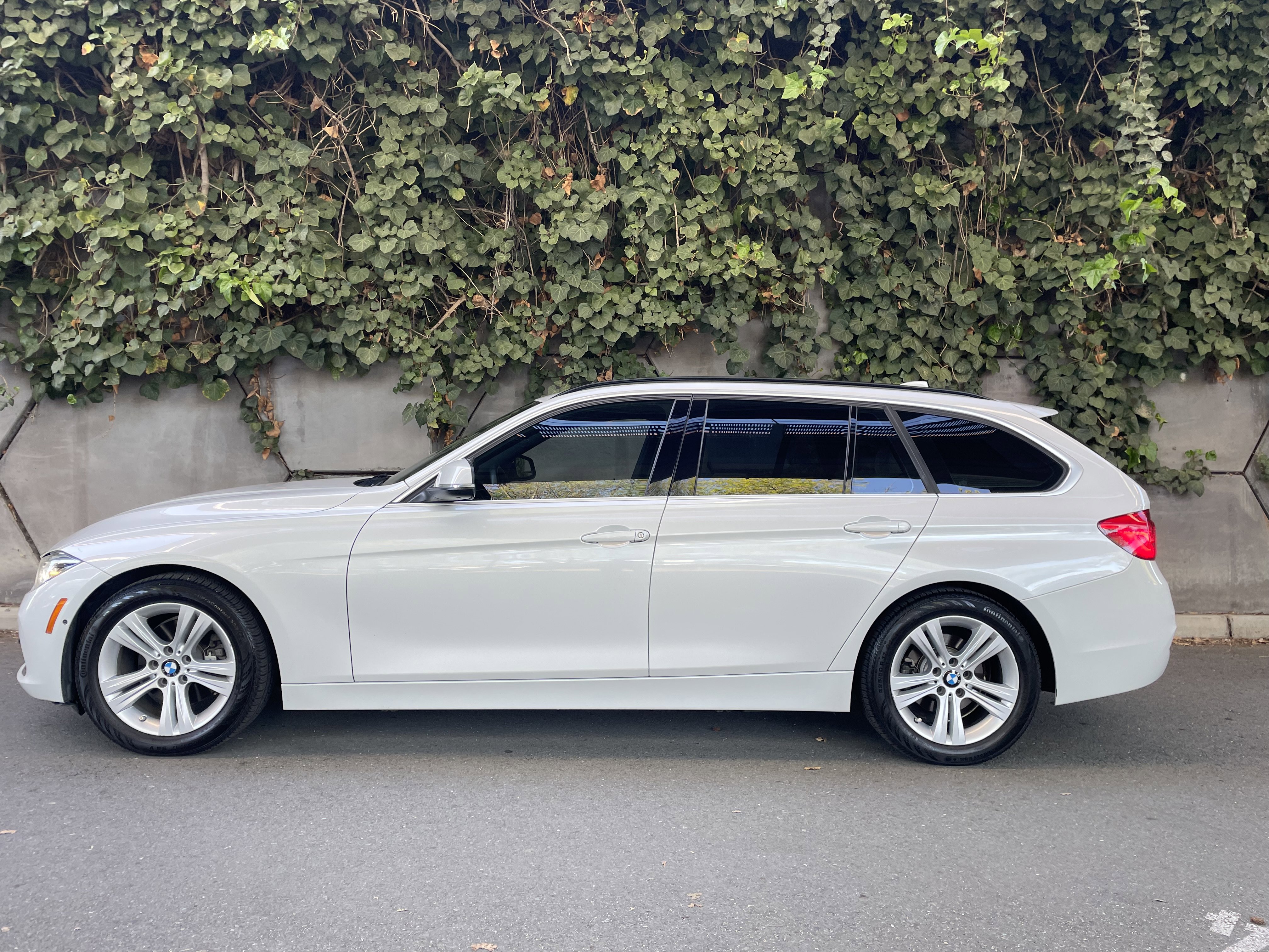 Used 2016 BMW 328d xDrive Wagon image 1