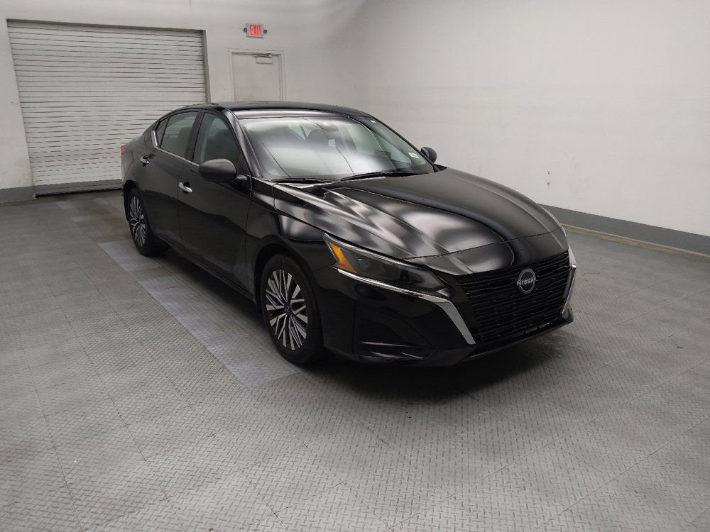 Used 2025 Nissan Altima 2.5 SV FWD image 11