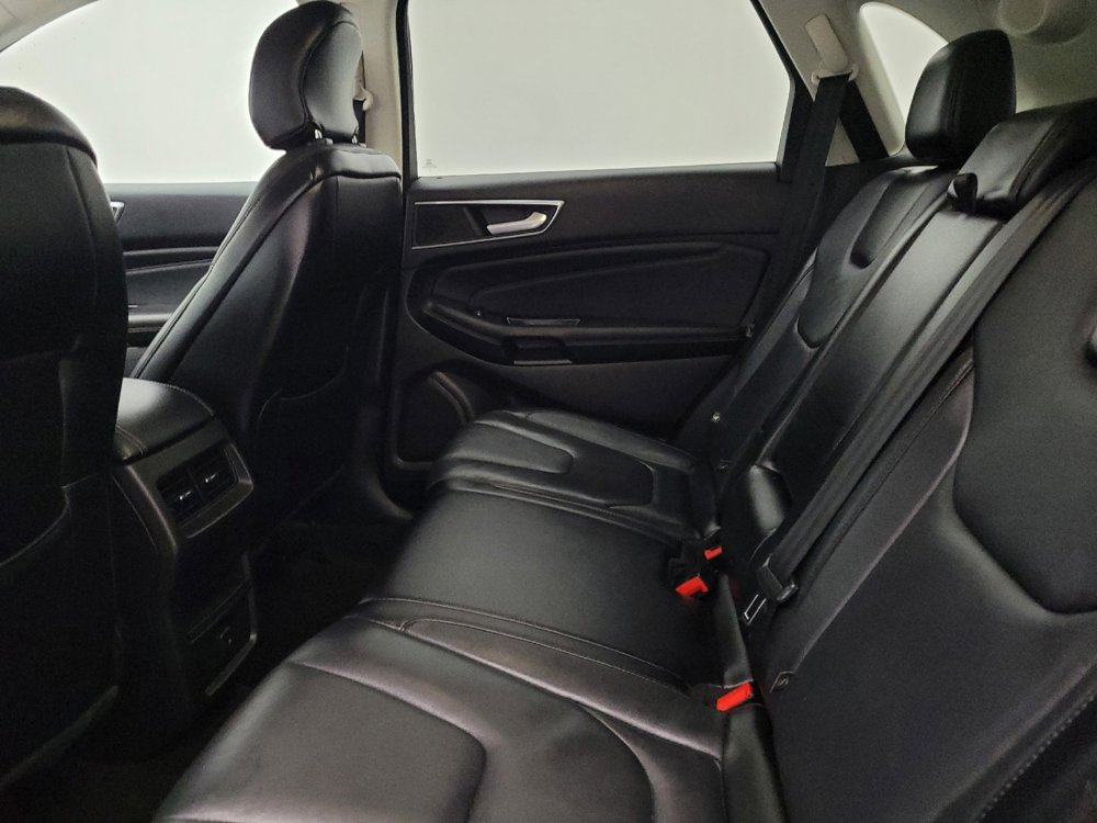 Used 2015 Ford Edge Titanium FWD image 18