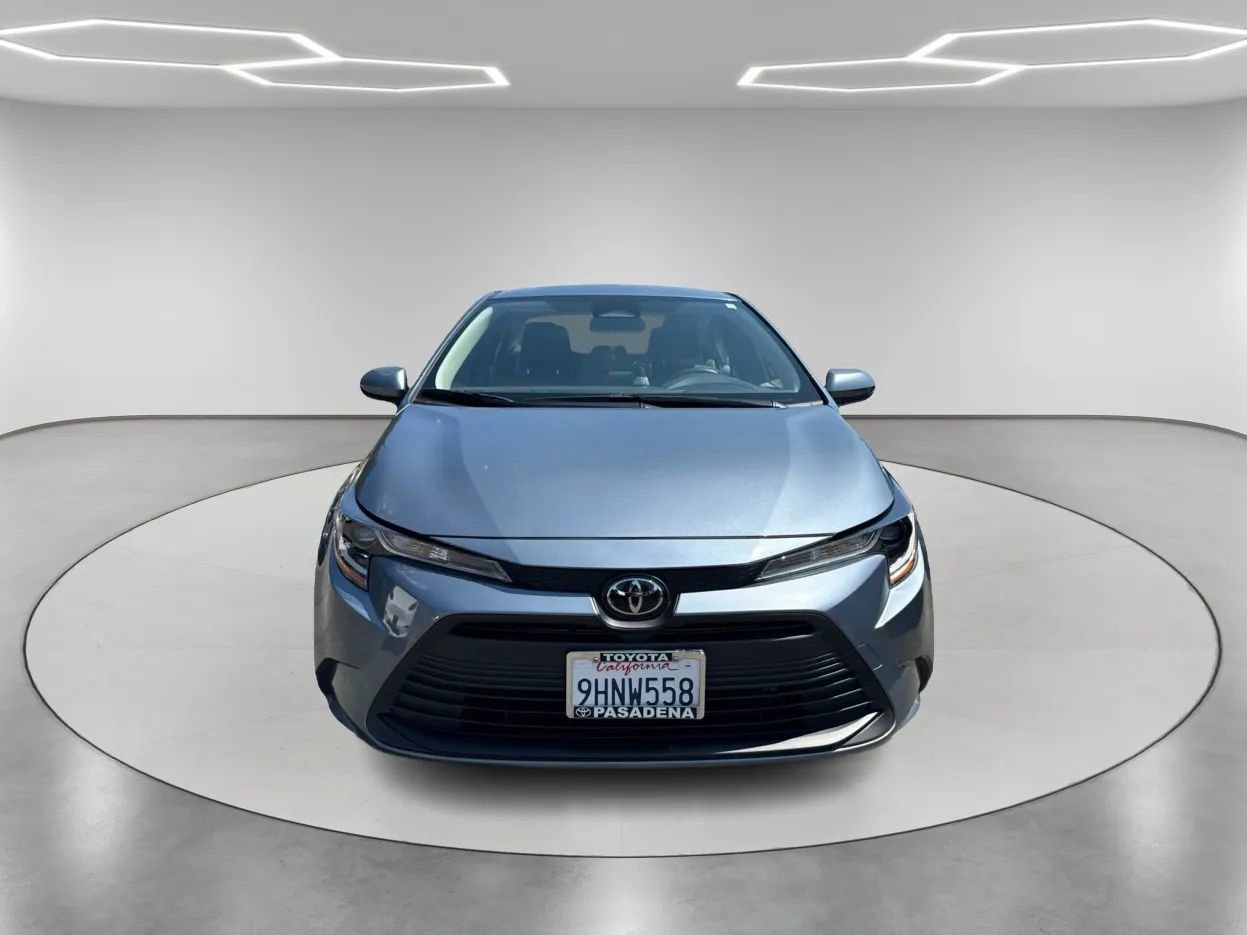 Used 2023 Toyota Corolla LE image 2