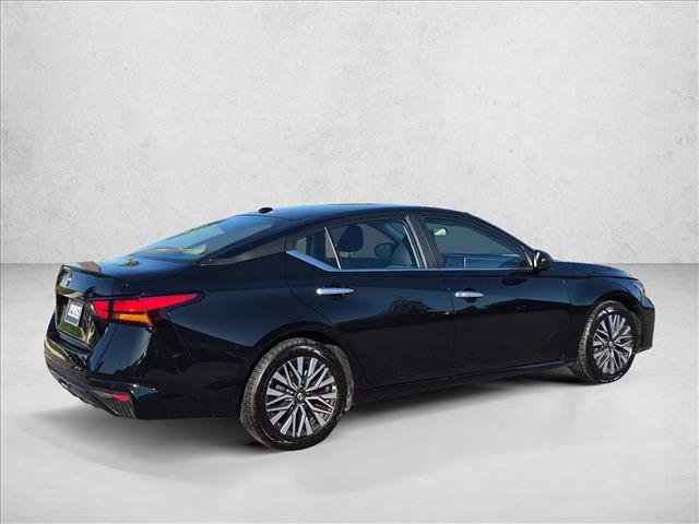 Used 2025 Nissan Altima 2.5 SV FWD image 6