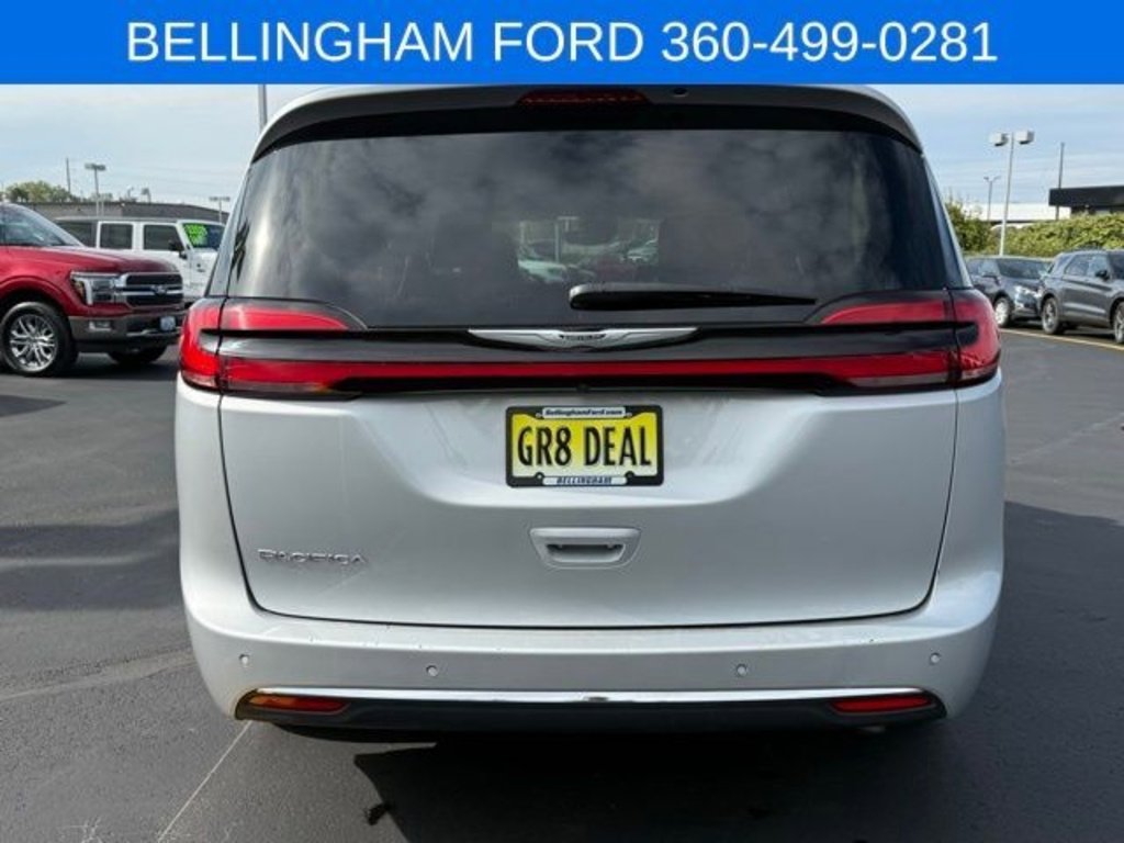 Used 2024 Chrysler Pacifica Touring-L image 6