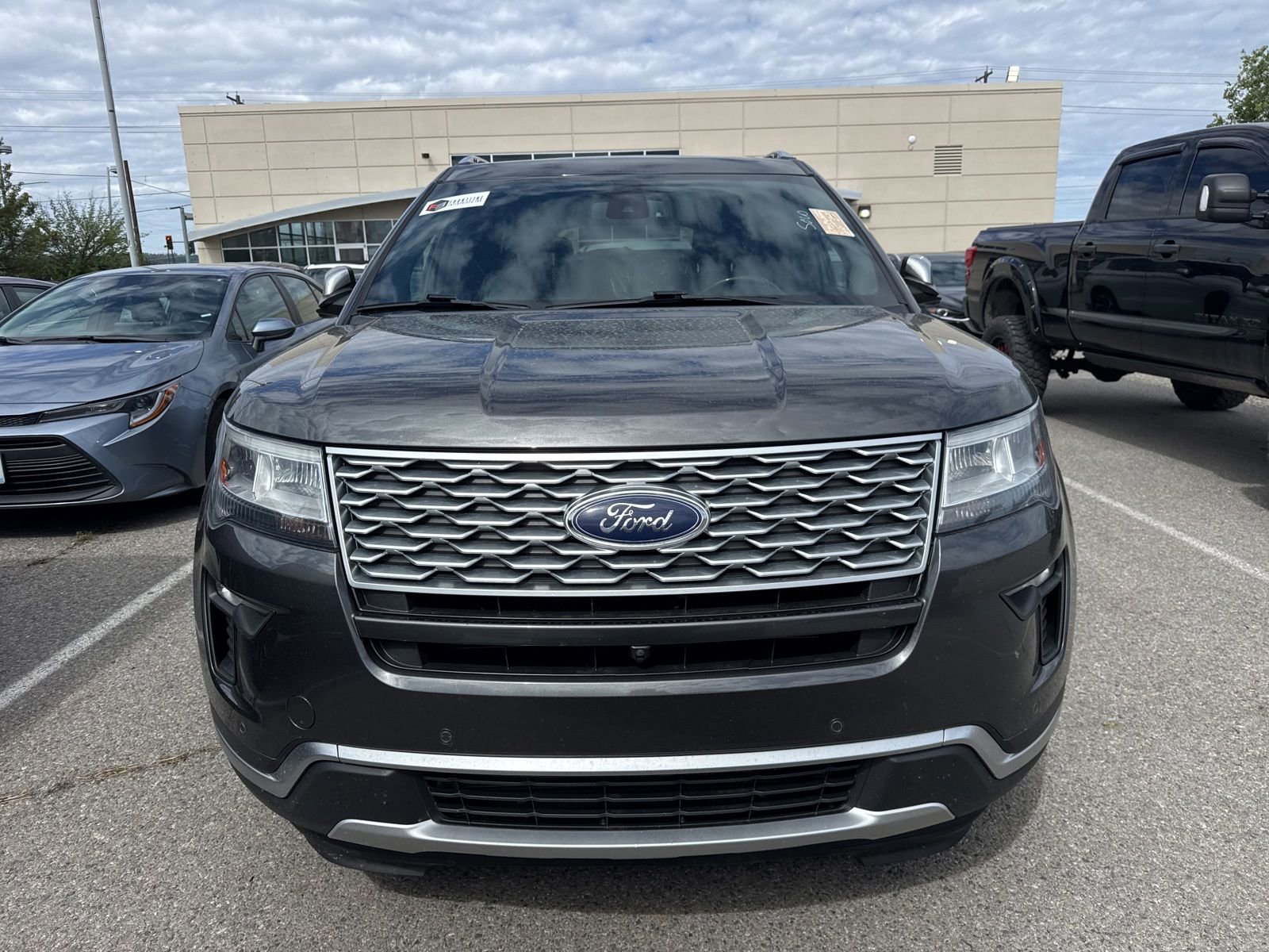 Used 2018 Ford Explorer Platinum AWD/4WD image 2