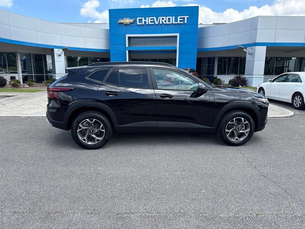 New 2026 Chevrolet Trax LT w/ LT Convenience Package FWD image 4