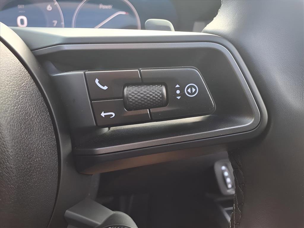 Used 2025 Porsche 911 Carrera RWD image 44