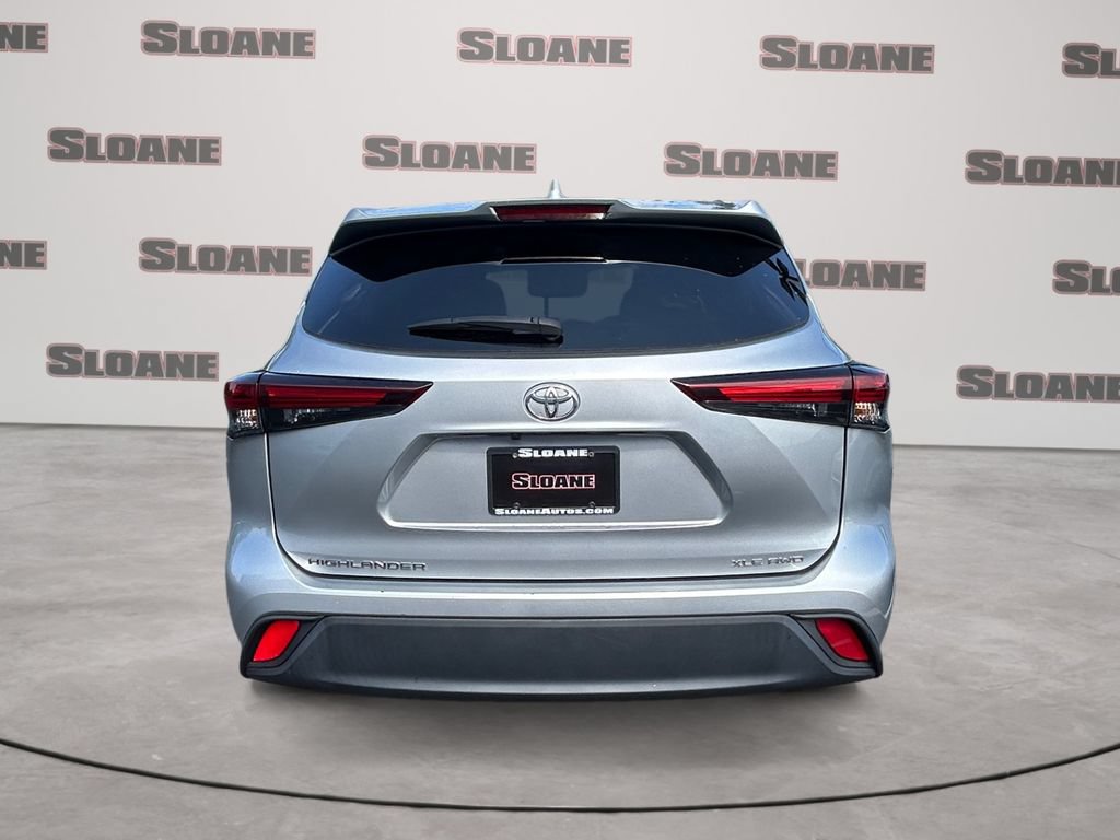 Used 2024 Toyota Highlander XLE AWD/4WD image 4