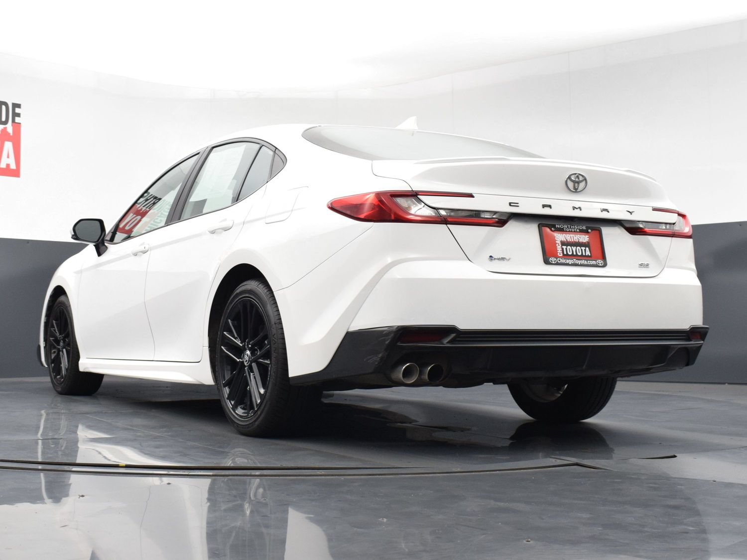 Used 2025 Toyota Camry SE FWD image 27
