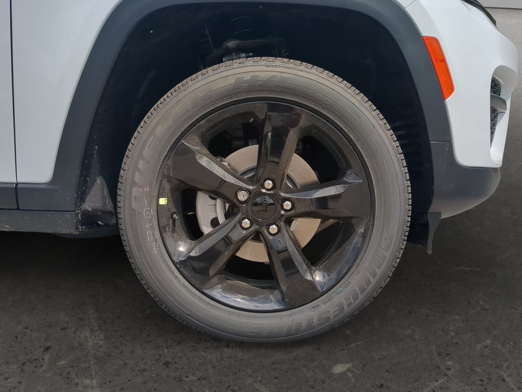 New 2025 Jeep Grand Cherokee Altitude image 25