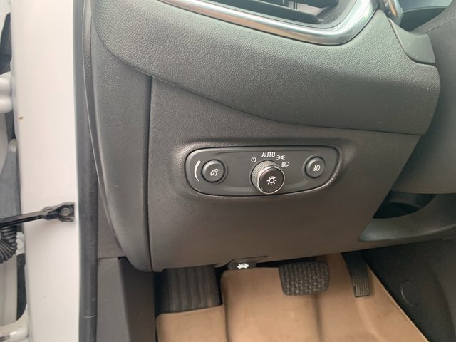 Used 2023 Chevrolet Equinox Premier image 8