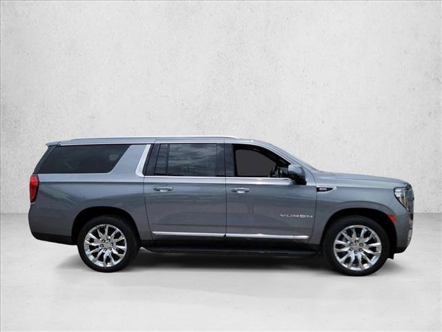 Used 2022 GMC Yukon XL SLT w/ SLT Premium Package AWD/4WD image 4