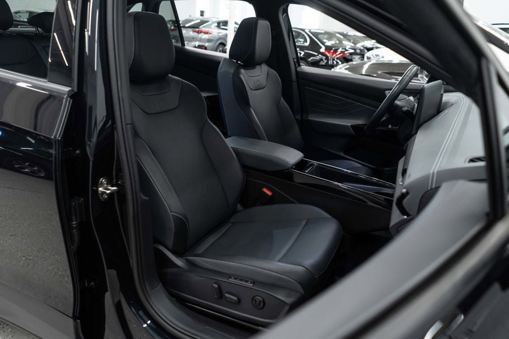 Used 2023 Volkswagen ID.4 Pro S Plus image 11