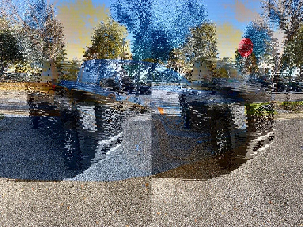 Used 2021 Nissan Titan SV w/ SV Convenience Package image 7