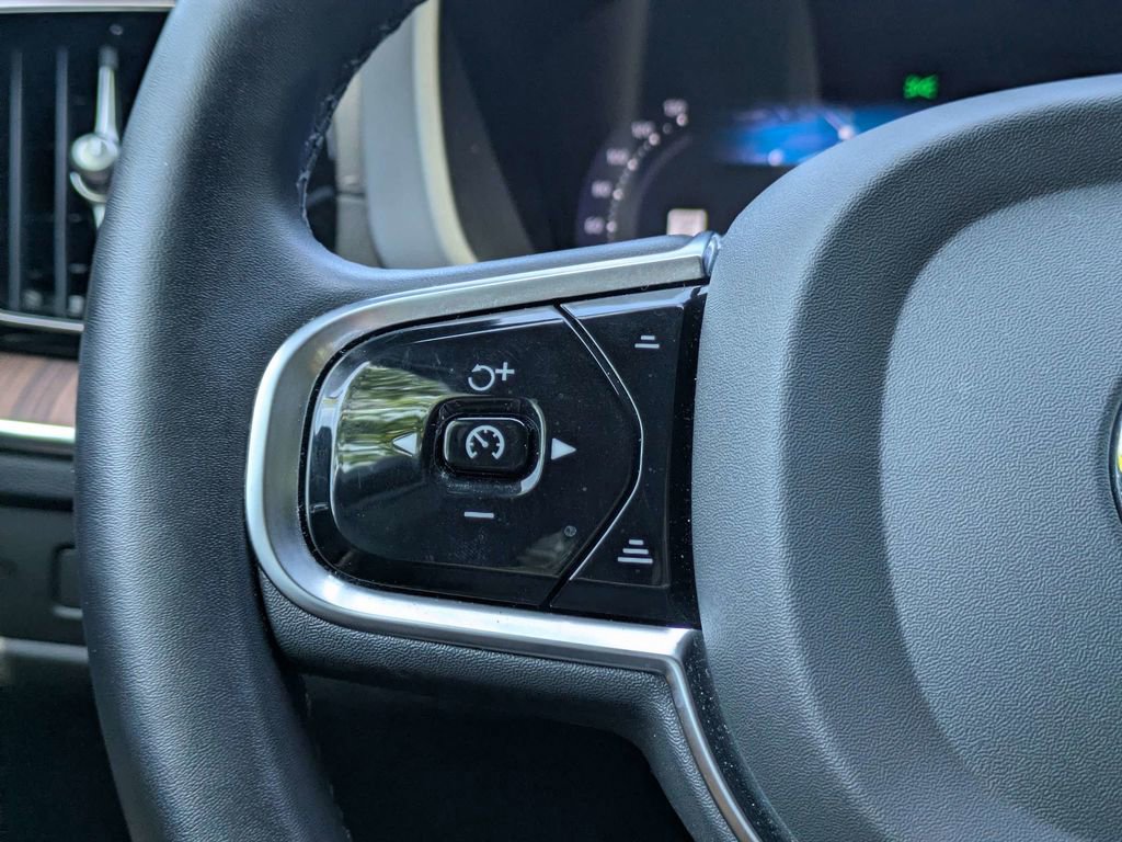 Certified 2023 Volvo XC60 B5 Ultimate w/ Protection Package Premier FWD image 27