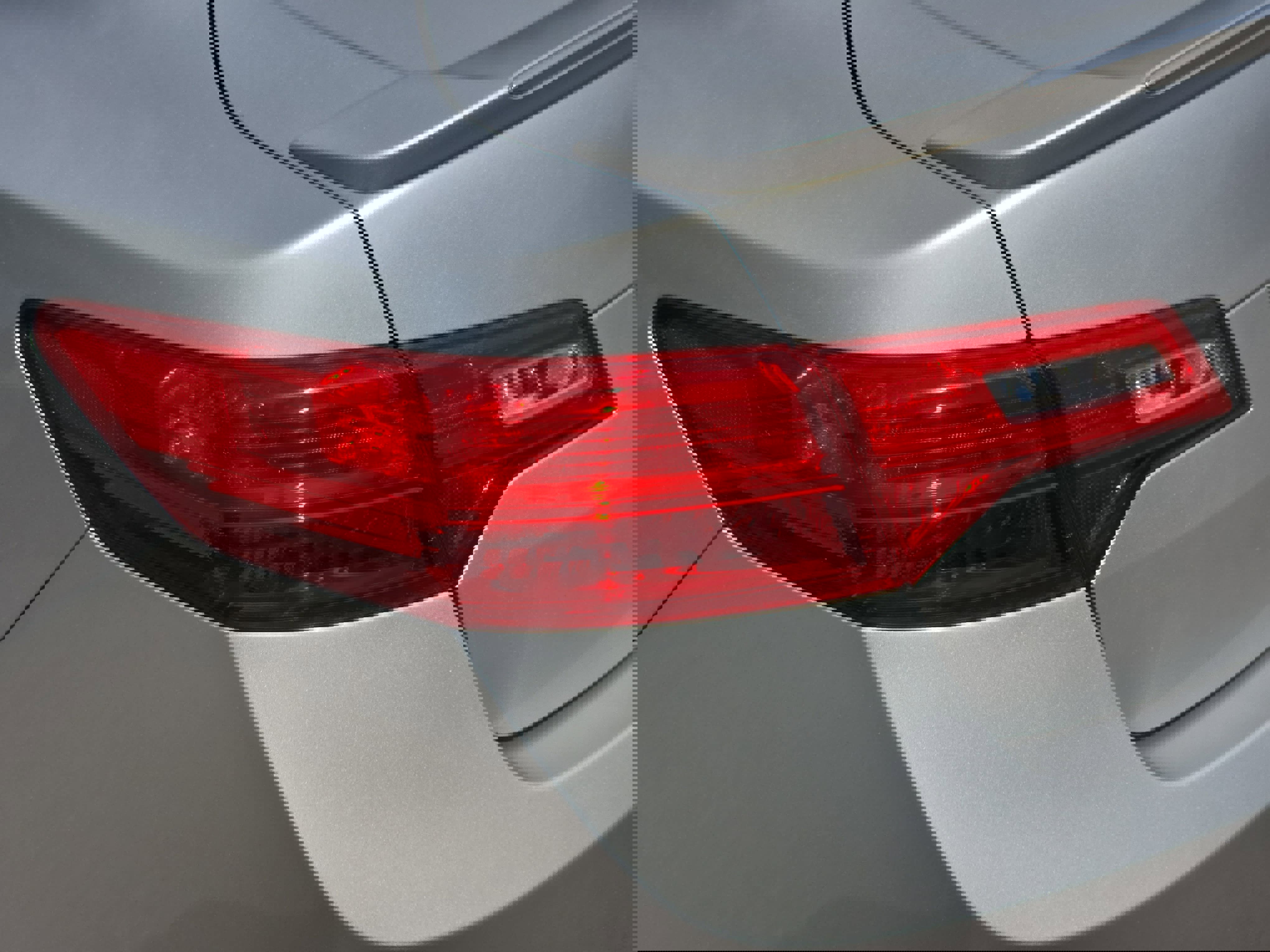 Used 2013 Acura ILX Hybrid w/ Technology Package image 31