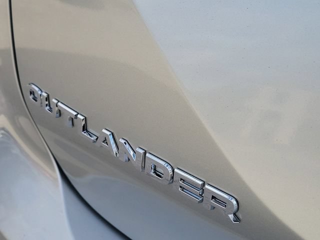 New 2026 Mitsubishi Outlander SE FWD image 9