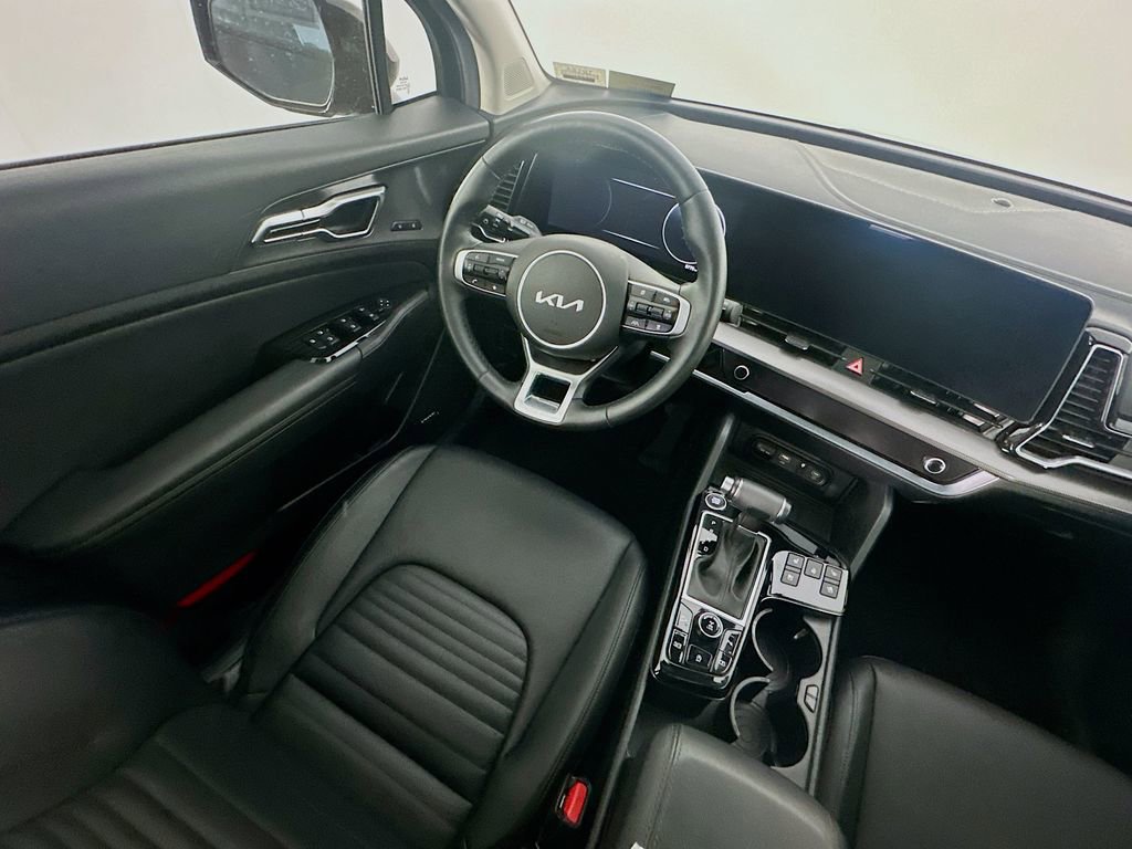 Used 2025 Kia Sportage SX image 9