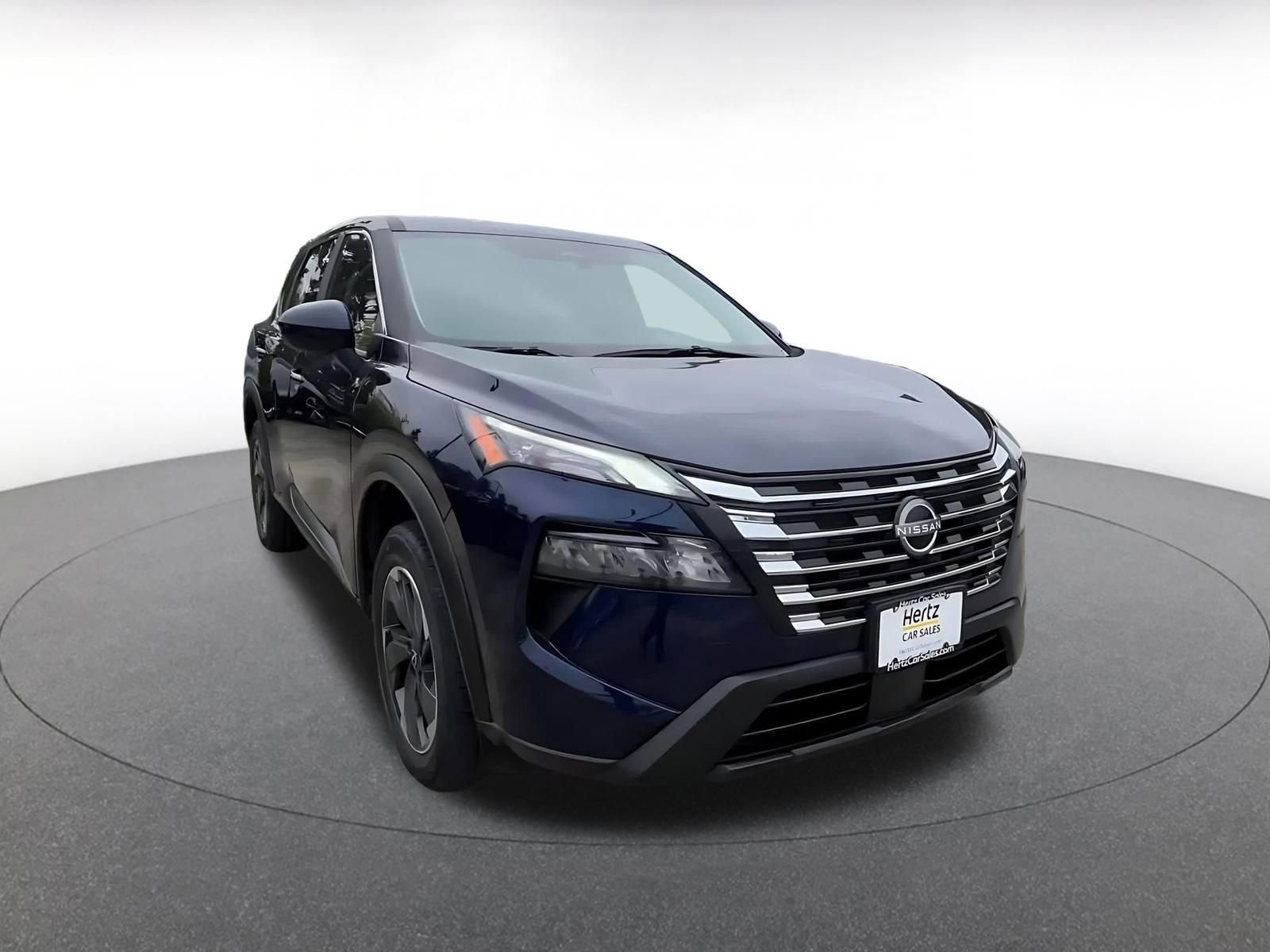 Used 2025 Nissan Rogue SV AWD/4WD image 3