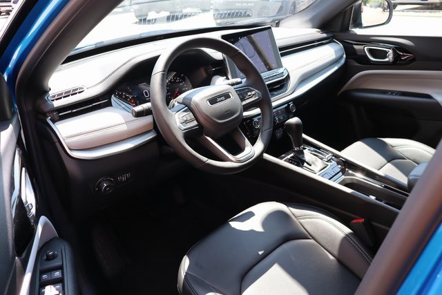 New 2025 Jeep Compass Limited image 11