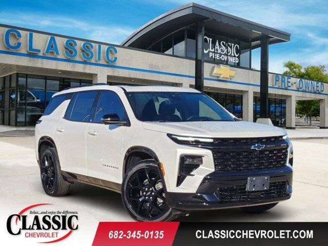 Used 2025 Chevrolet Traverse RS image 1