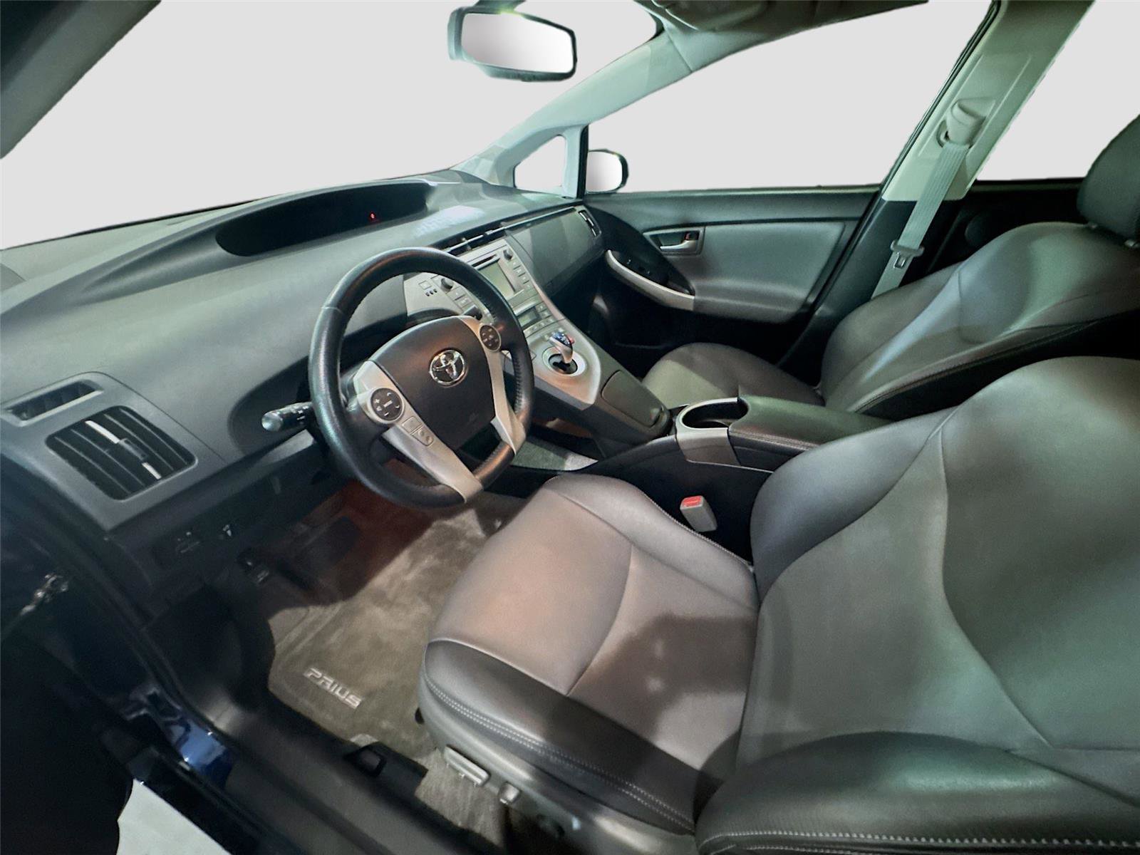 Used 2014 Toyota Prius Four image 11