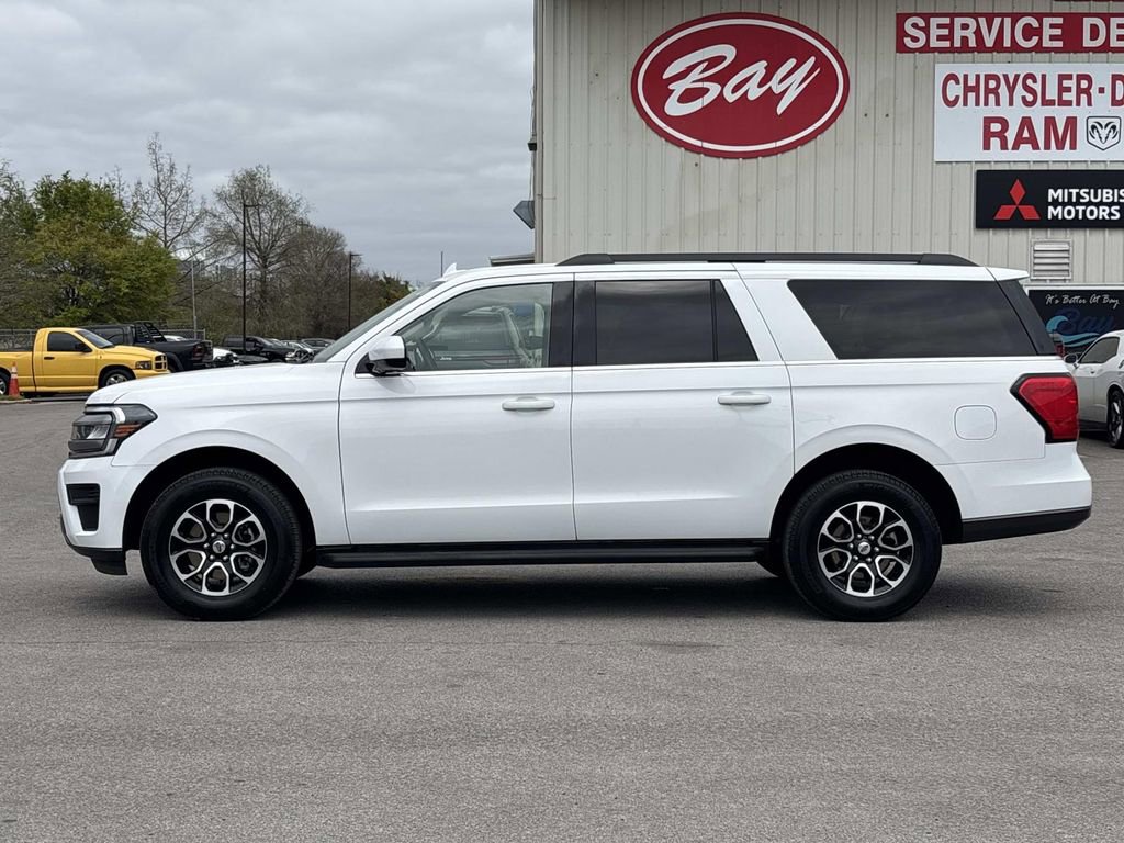 Used 2024 Ford Expedition Max XLT image 2